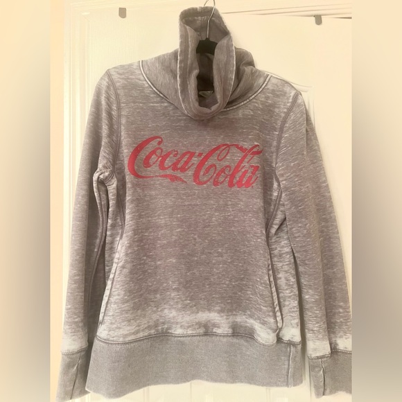 Tops - Coca-Cola sweatshirt w front pockets, loose neck